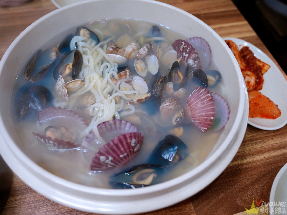 韓國釜山美食｜『31cm海鮮刀削麵』海雲台傳統市場熱門的海鮮刀削麵~清爽鮮甜的湯頭和滿滿海鮮貝類！