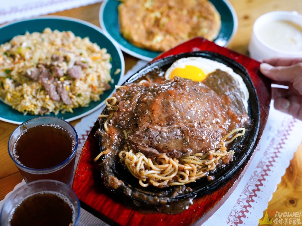 苗栗大湖美食｜『好師父牛排館』在地傳統平價牛排館！附玉米濃湯與紅茶！推薦必點牛肉炒飯&鐵板麵比排餐更值得吃！