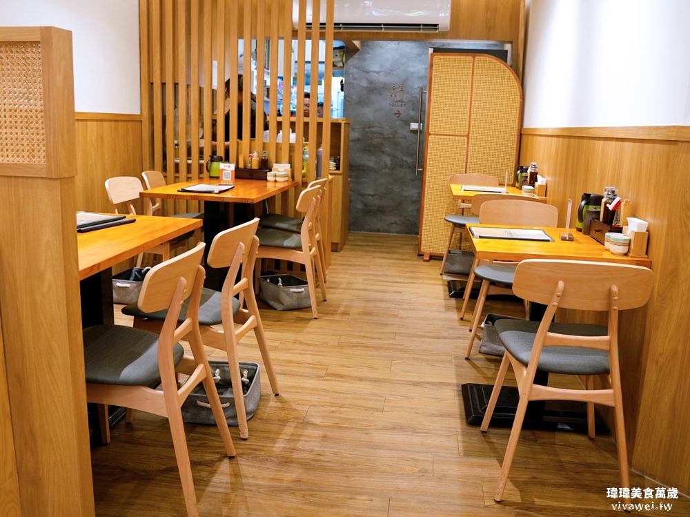苗栗市美食|『花鳥豬排』熟成炸豬排專賣店!內用越光米,味噌湯,高麗菜絲,熱紅茶無限享用!平日商業午餐&外帶便當都推薦! 苗栗市美食|『花鳥豬排』熟成炸豬排專賣店!內用越光米,味噌湯,高麗菜絲,熱紅茶無限享用!平日商業午餐&外帶便當都推薦!