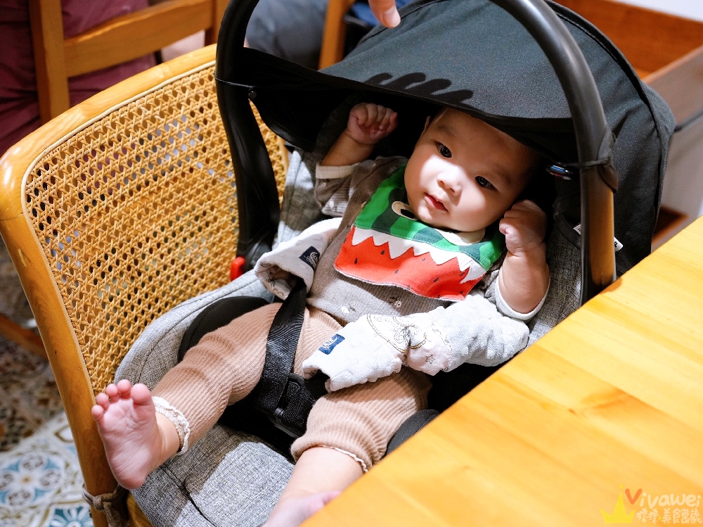 宜蘭三星美食｜『露露咖啡Lulü Coffee』免費停車、人氣炸雞飯糰套餐、甜點下午茶一次滿足！