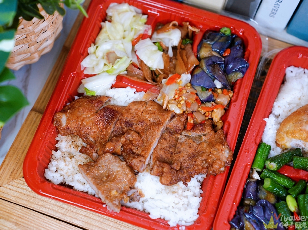 桃園中壢美食|『一品香飲食店』中原超強排隊便當店!均一價100元!配菜超有誠意~必吃炸雞排便當加辣! 桃園中壢美食|『一品香飲食店』中原超強排隊便當店!均一價100元!配菜超有誠意~必吃炸雞排便當加辣!
