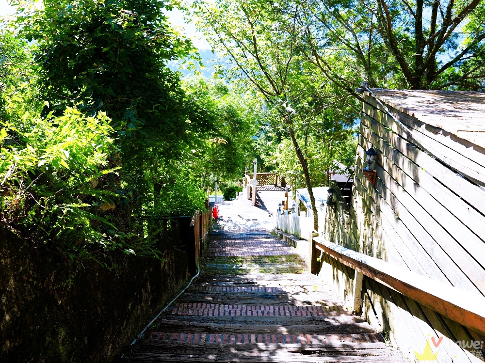 南投仁愛住宿｜『清境晨曦山莊』樓中樓獨棟小木屋民宿～開箱黃色景觀樓中樓香杉木屋房型！可免費停車且有附早餐！