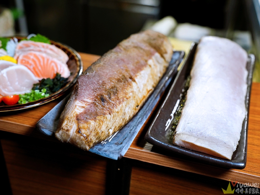 台北中山美食｜『ABV日式居酒館-台北中山店』最具話題性的稻草燒盛合！還有大阪燒,廣島燒,串燒等日式美食~搭配300多款精釀啤酒~小酌小聚的深夜美食首選！