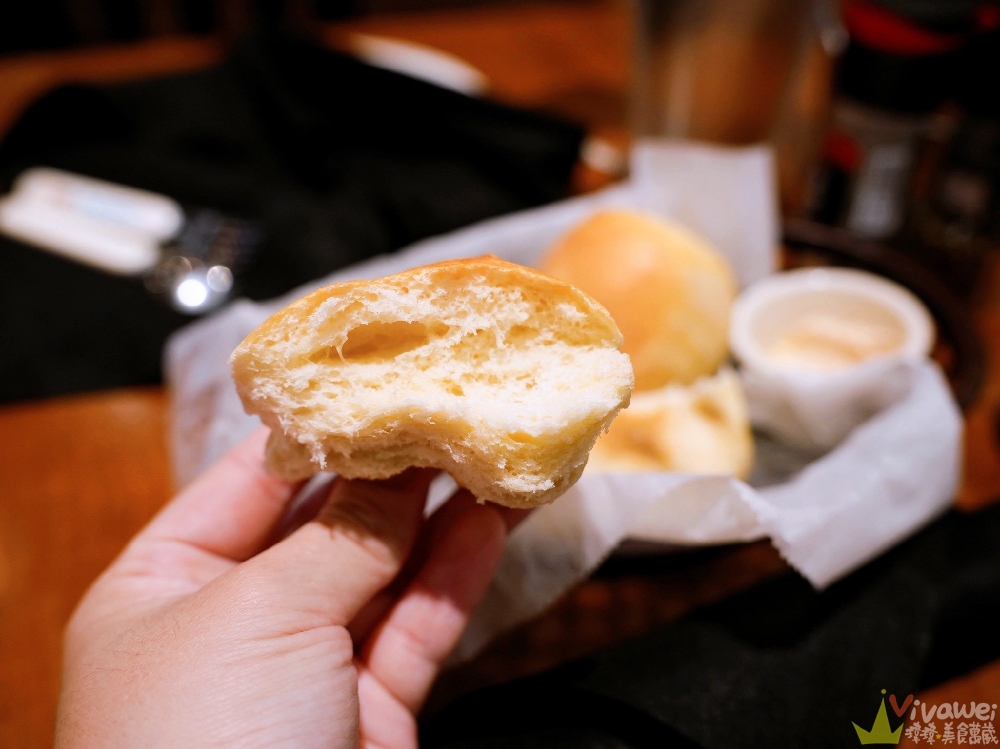 桃園中壢美食|『Texas Roadhouse 德州鮮切牛排』青埔新光影城/置地廣場xpark二樓!美式排餐專賣店~內用餐包&花生無限吃到飽! 桃園中壢美食|『Texas Roadhouse 德州鮮切牛排』青埔新光影城/置地廣場xpark二樓!美式排餐專賣店~內用餐包&花生無限吃到飽!