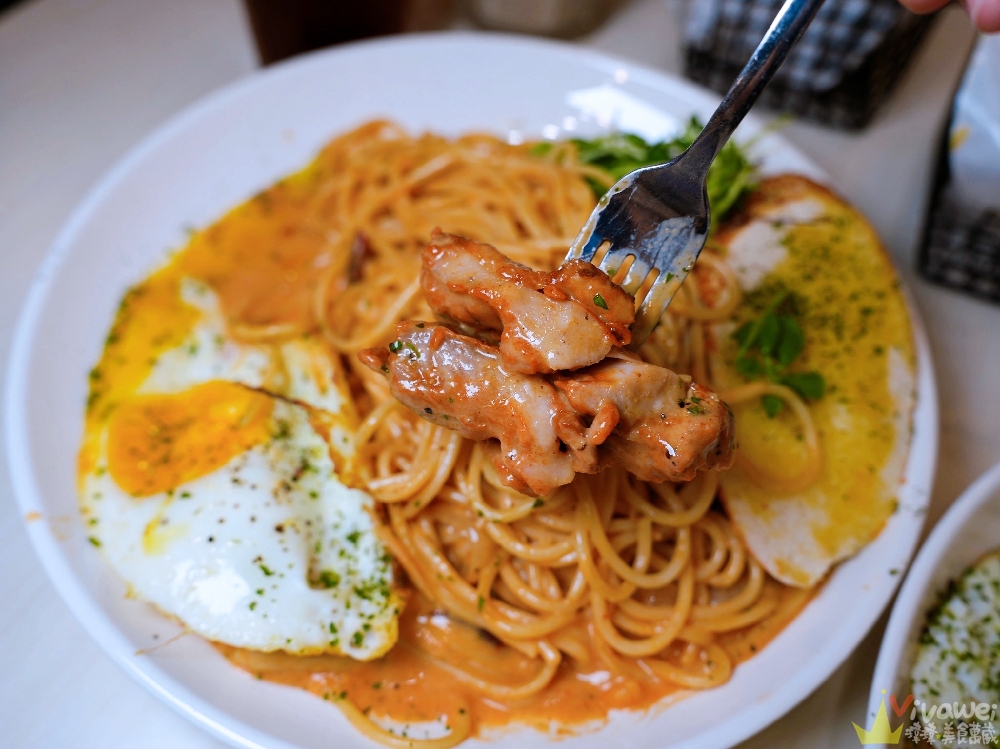 桃園中壢美食｜『好哄HAO HONG』中原學生最愛的義大利麵！份量十足的義大利麵&燉飯！炸物和飲料也很出色！