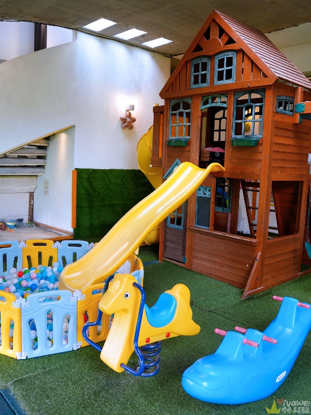 宜蘭冬山住宿｜『湖漾189風格旅店』梅花湖旁的親子民宿推薦～電動車+沙池+戲水池+室內遊戲區+手作早餐一次滿足～綠映親子房開箱！