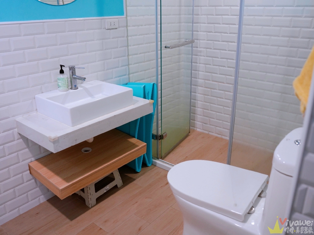 新北三芝包棟民宿推薦｜『李家出走民宿』晚鳥訂房一晚不到2000包棟太誇張！有套房+球池+戲水池+廚房+烤肉區超適合親子與朋友聚會！