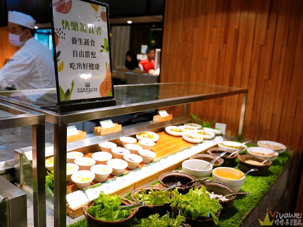 宜蘭礁溪住宿｜『長榮鳳凰酒店(礁溪)』開箱生日我最大方案&鳳凰飴號！客房生日布置&免費生日蛋糕！鳳凰飴號的星巴克咖啡下午茶&晚上Happy Hour暢飲！