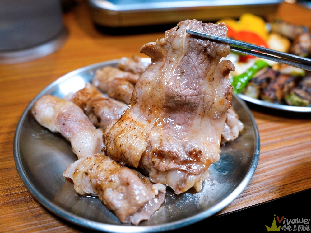 新北板橋美食｜『ABV Bar & Kitchen 韓式餐酒館』板橋車站道地韓式料理餐酒館&超過300款精釀啤酒！韓式小菜吃到飽～還有桌邊韓式烤肉服務！