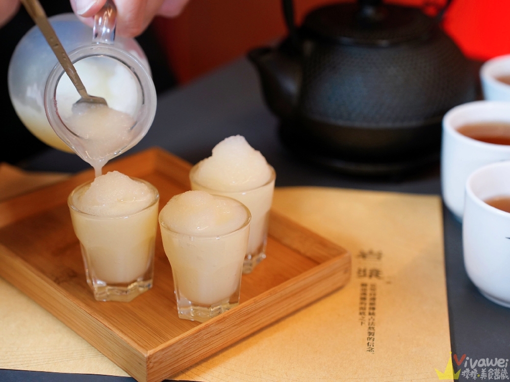 桃園市美食｜『岩漿火鍋-桃園中正店』桃園麻辣火鍋推薦！藝文特區高級質感鍋物~鍋底免費續加還能外帶！