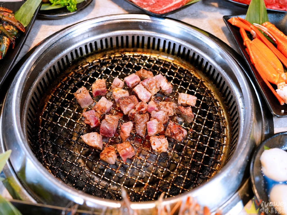 桃園市美食|『三柒燒肉專門店-桃園中華店』桃園火車站新開幕燒肉吃到飽!日本A5和牛+波士頓龍蝦+松葉蟹腳+鱈場蟹腳無限供應~1988元頂級燒肉吃到飽推薦! 桃園市美食|『三柒燒肉專門店-桃園中華店』桃園火車站新開幕燒肉吃到飽!日本A5和牛+波士頓龍蝦+松葉蟹腳+鱈場蟹腳無限供應~1988元頂級燒肉吃到飽推薦!