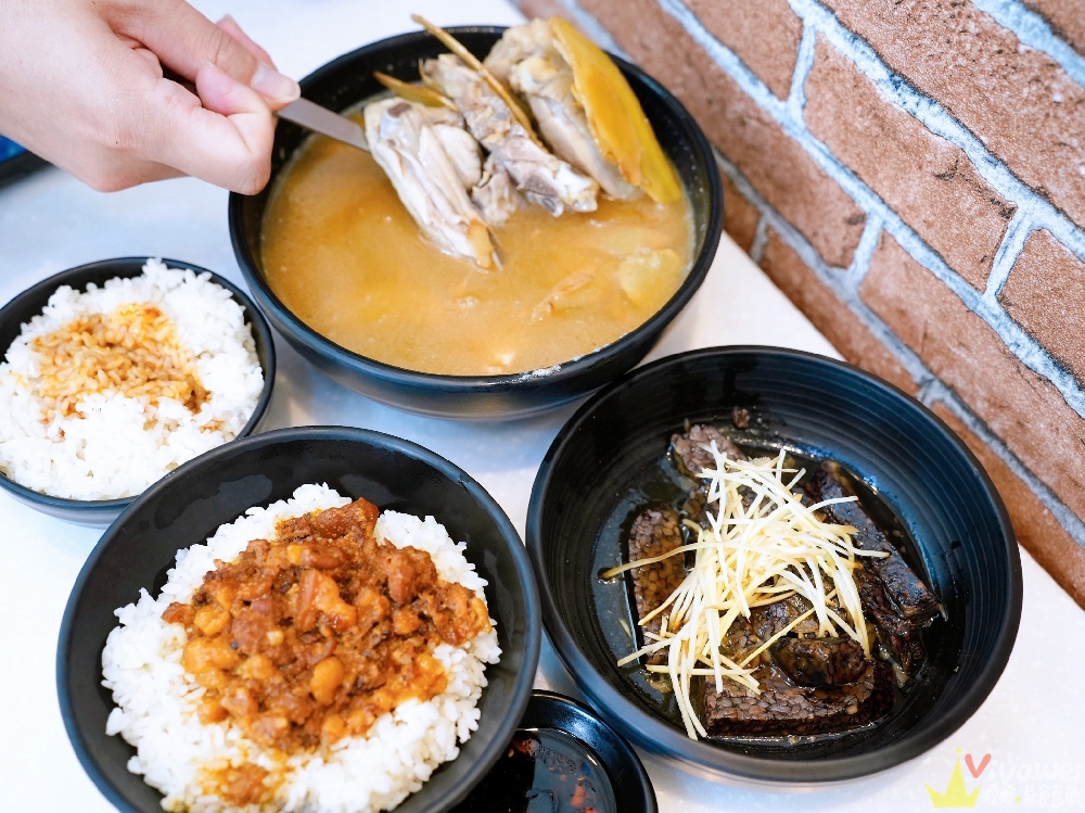 桃園中壢美食｜『台灣G湯-中壢店』中壢SOGO海華商圈~用料實在的多款養生補湯～現點現煮湯品需等15分鐘！