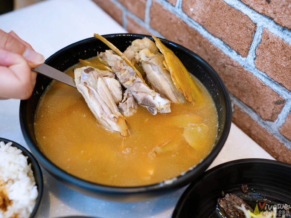 桃園中壢美食｜『台灣G湯-中壢店』中壢SOGO海華商圈~用料實在的多款養生補湯～現點現煮湯品需等15分鐘！