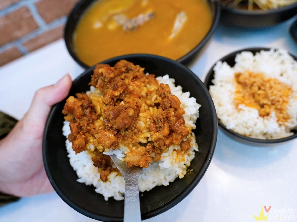 桃園中壢美食｜『台灣G湯-中壢店』中壢SOGO海華商圈~用料實在的多款養生補湯～現點現煮湯品需等15分鐘！