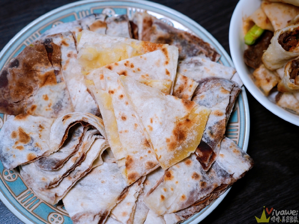台中北屯美食｜『老北京蔥油餅』不起眼的銅板美食~推薦必吃高CP值牛肉捲餅和紅豆沙鍋餅!