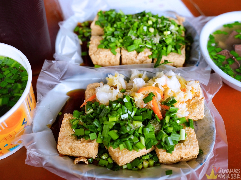 花蓮鳳林美食｜『惠鈺鳳林停車場臭豆腐』統冠超市斜對面的韭菜臭豆腐餐車~選用自家摘種韭菜~