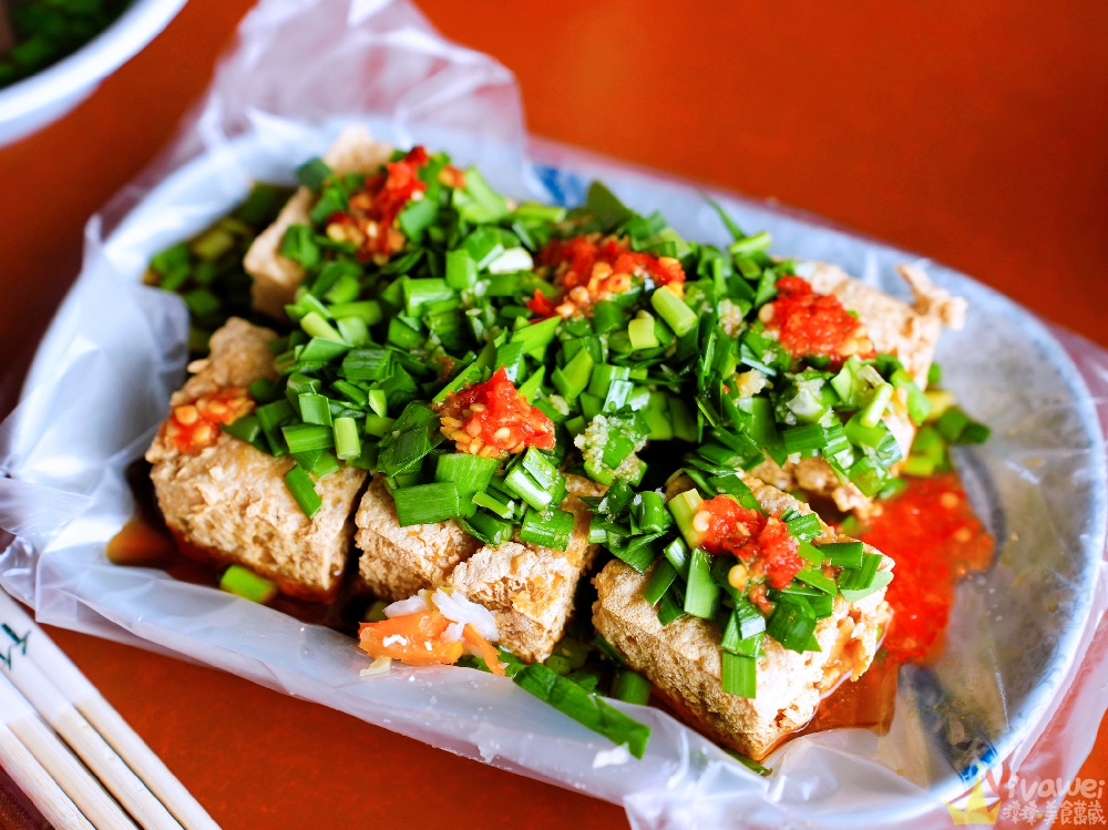 花蓮鳳林美食｜『惠鈺鳳林停車場臭豆腐』統冠超市斜對面的韭菜臭豆腐餐車~選用自家摘種韭菜~