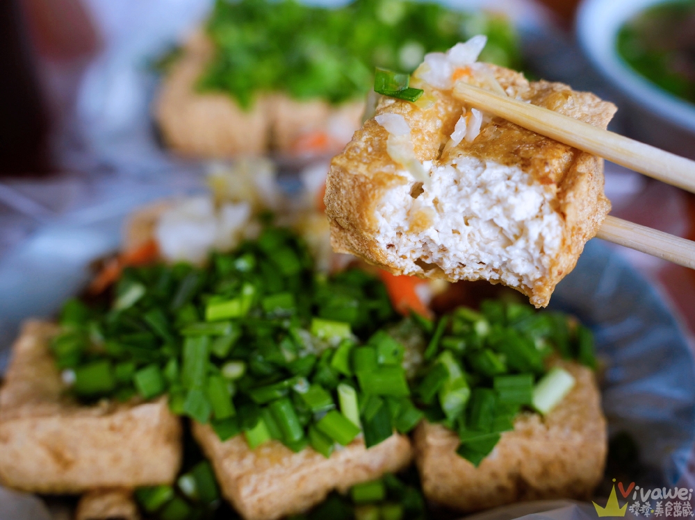 花蓮鳳林美食｜『惠鈺鳳林停車場臭豆腐』統冠超市斜對面的韭菜臭豆腐餐車~選用自家摘種韭菜~