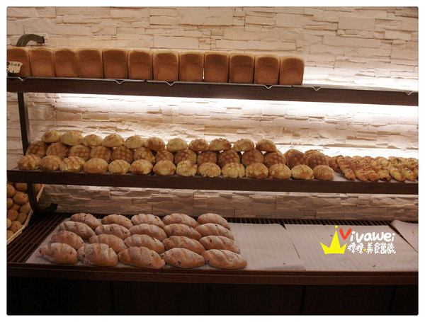 挖麵包：苗栗市｜南苗三角公園市區新開幕的好吃麵包店『挖麵包 Wow Bakery』　巧克力麵包 黑糖捲 甜甜圈 吐司 韓國麵包