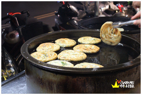 義豐蔥油派：宜蘭羅東鎮｜郵局旁大排長龍的手工蔥油餅『義豐蔥油派』