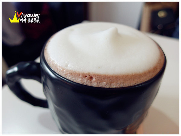 咖啡鑽：台中市東區｜需要手套才能掌握的超厚實鬆餅『咖啡鑽』
